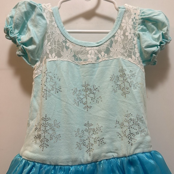 Sweet snowflake leotard dress. My daughter wore for her first dance performance! - Picture 6 of 10